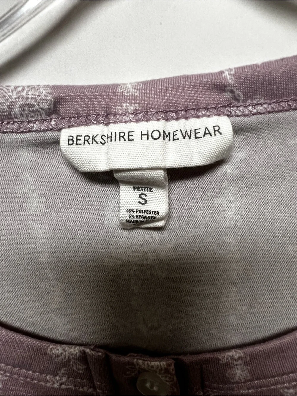 BERKSHIRE HOMEWEAR PETITE SMALL LIGHT LILAC AND WHITE PATTERNED 2 PC PJ SET.